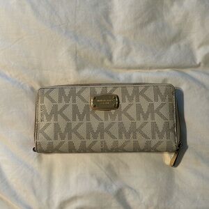 Michael kors wallet
